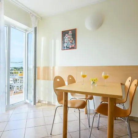 Veronika, Murter Jezera