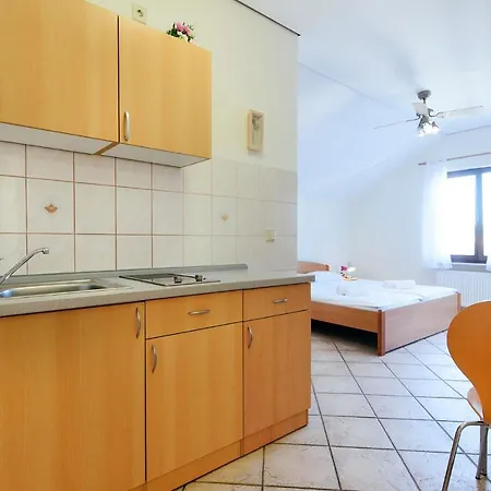 Veronika, Murter Jezera