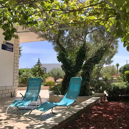 Veronika, Murter Πανσιόν