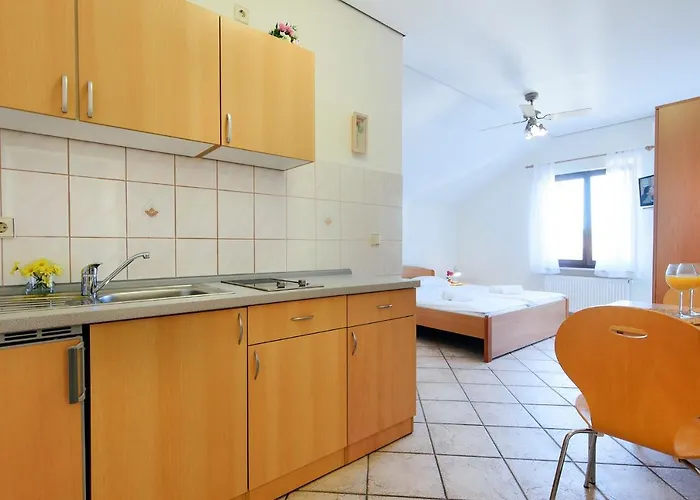 Veronika, Murter Jezera